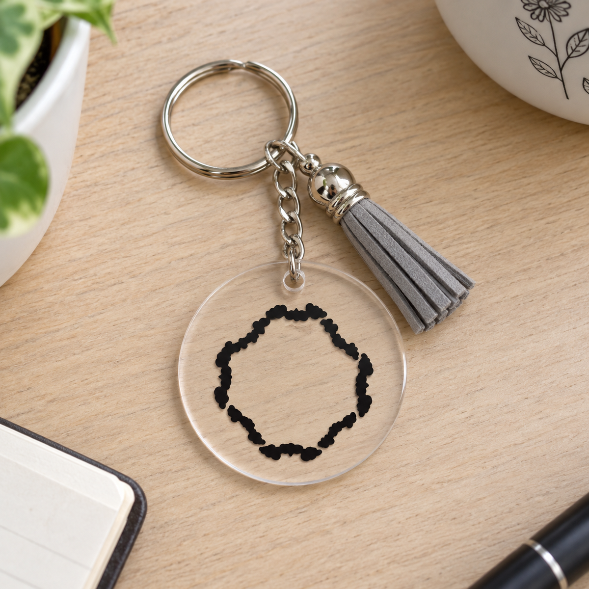 Porte-clés acrylique cadre noir décoratif avec pompon gris – collection Halloween EDISAMP