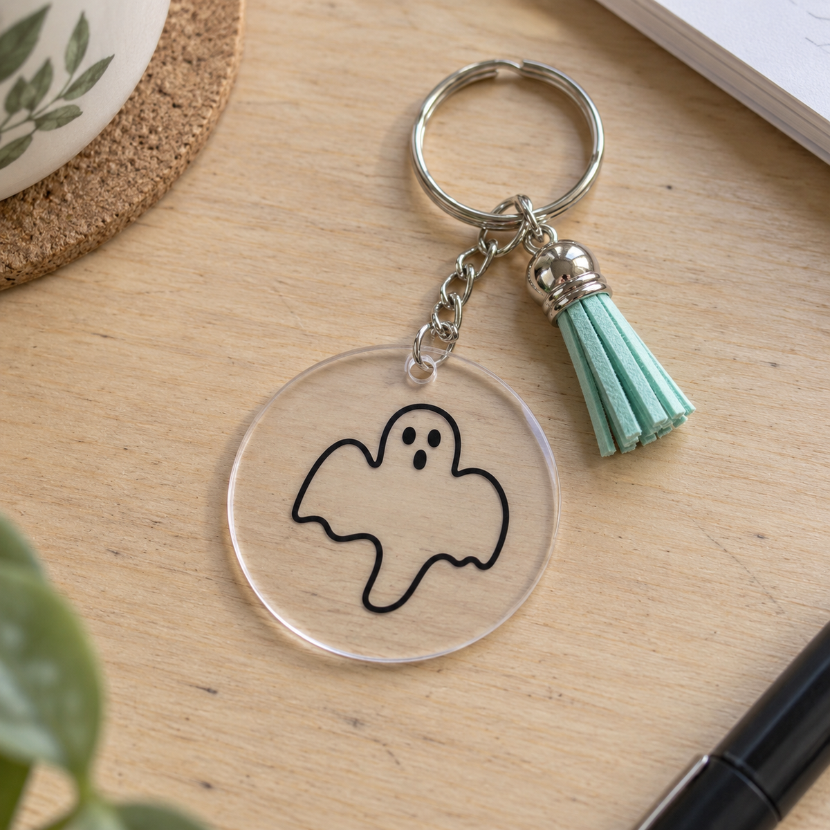 Porte-clés Halloween acrylique transparent petit fantôme avec pompon vert menthe