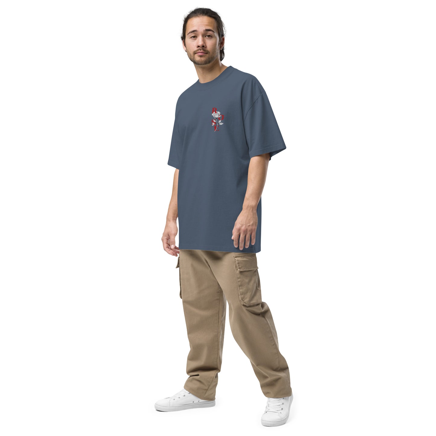 T-shirt oversize délavé Sunday Rose indigo délavé profil - rose à la poitrine