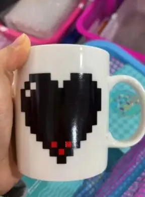 „Pixel Hearts“-Tassen – Retro-Liebe