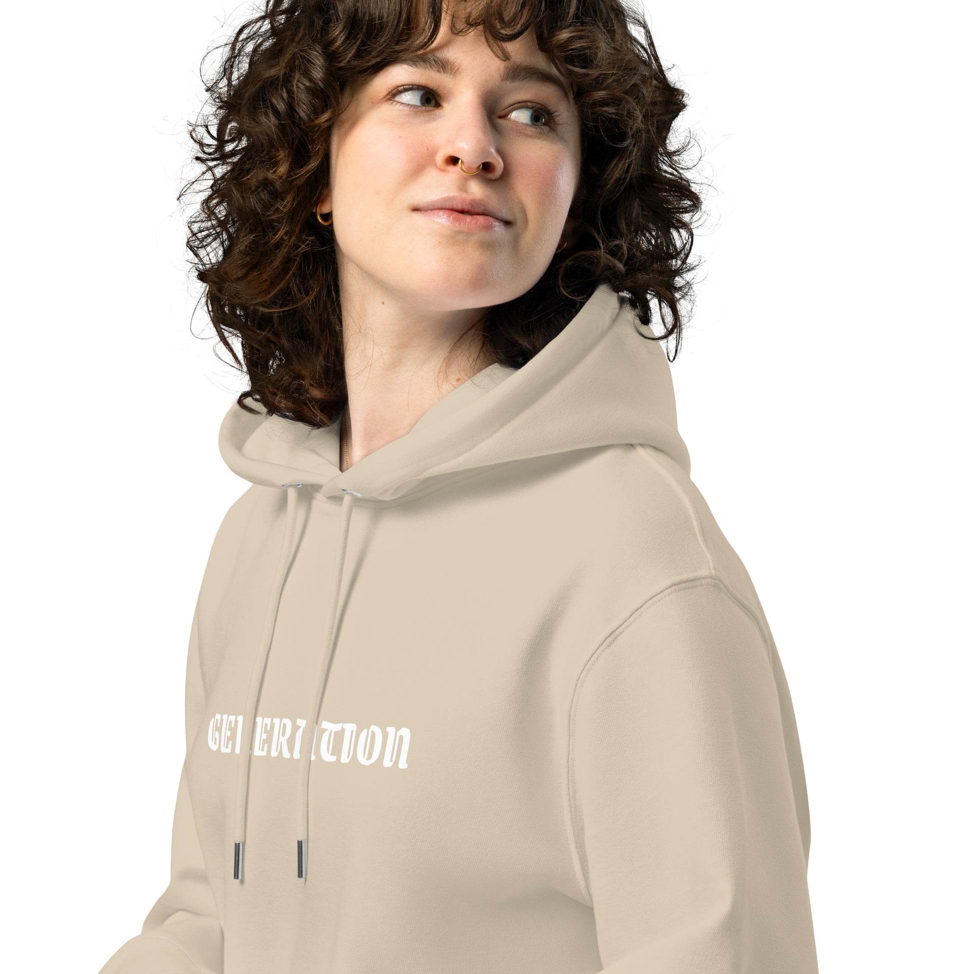 Sweat à capuche Generation Beige Désert détail - logo Generation à la poitrine