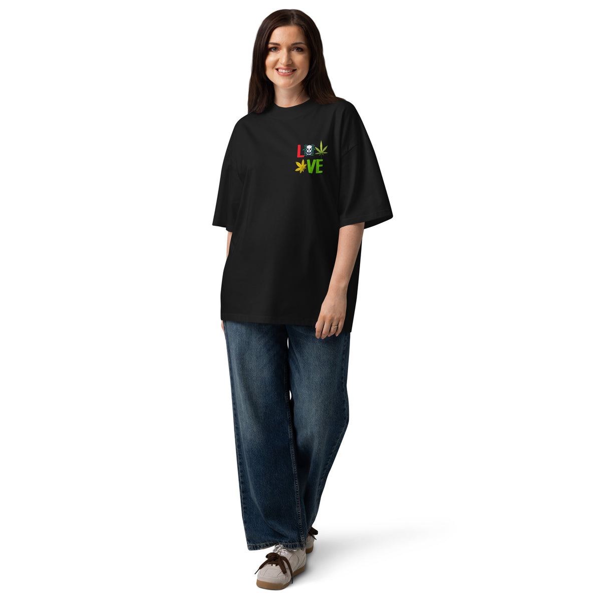 T-shirt col montant Love Weed noir - vue face porté sur mannequin avec petit imprimé feuille de cannabis