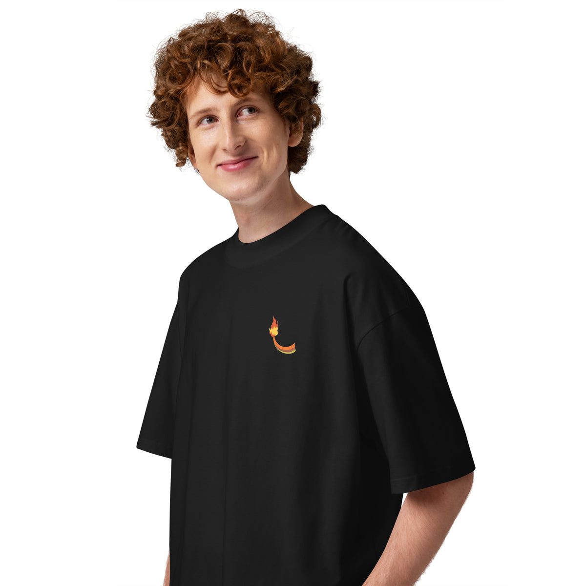 T-shirt oversize col montant Dragon de Feu noir vue de profil gauche - flamme imprimée à la poitrine