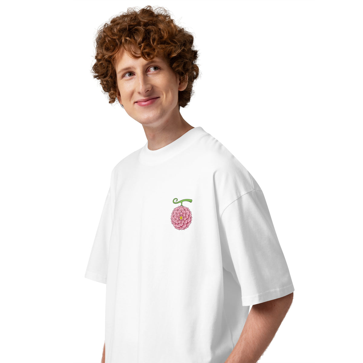 T-shirt oversize blanc col montant unisexe trois-quarts gauche - détail fleur brodée