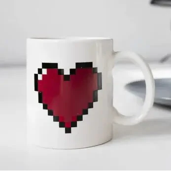 „Pixel Hearts“-Tassen – Retro-Liebe